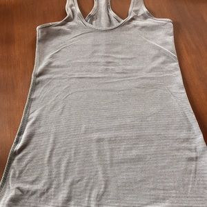 Camisole lignée grise lululemon grandeur 6